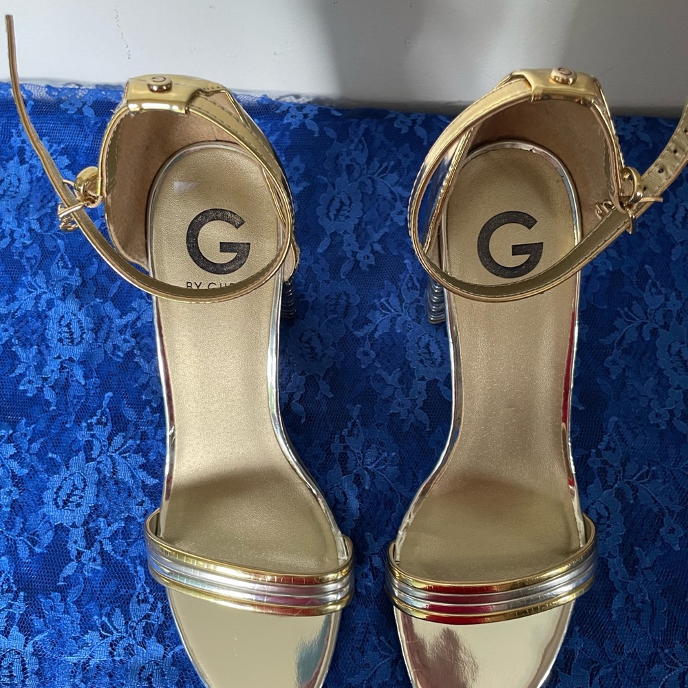 G by GUESS Gold and Silver Shaker Sandals, Size 10 - Picture 6 of 9